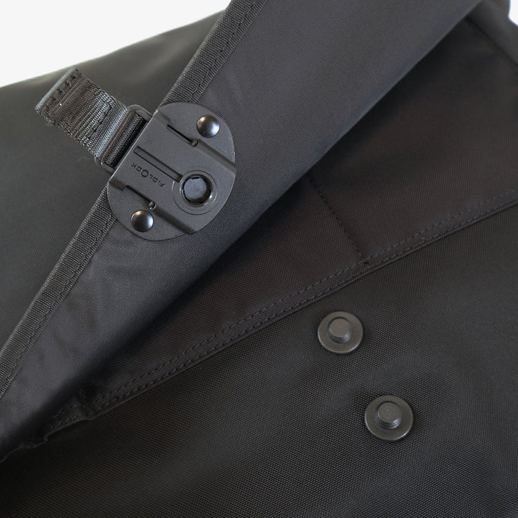 SML | エスエムエル USEFUL MESSENGER BAG