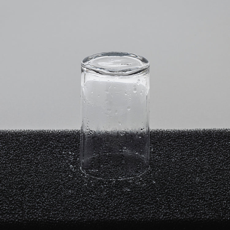 水切れのよいスポンジ素材 - ダイニチがこれまでに培ったスポンジのノウハウを活かした、水切れの良いスポンジ素材を用いた水切りマットです。