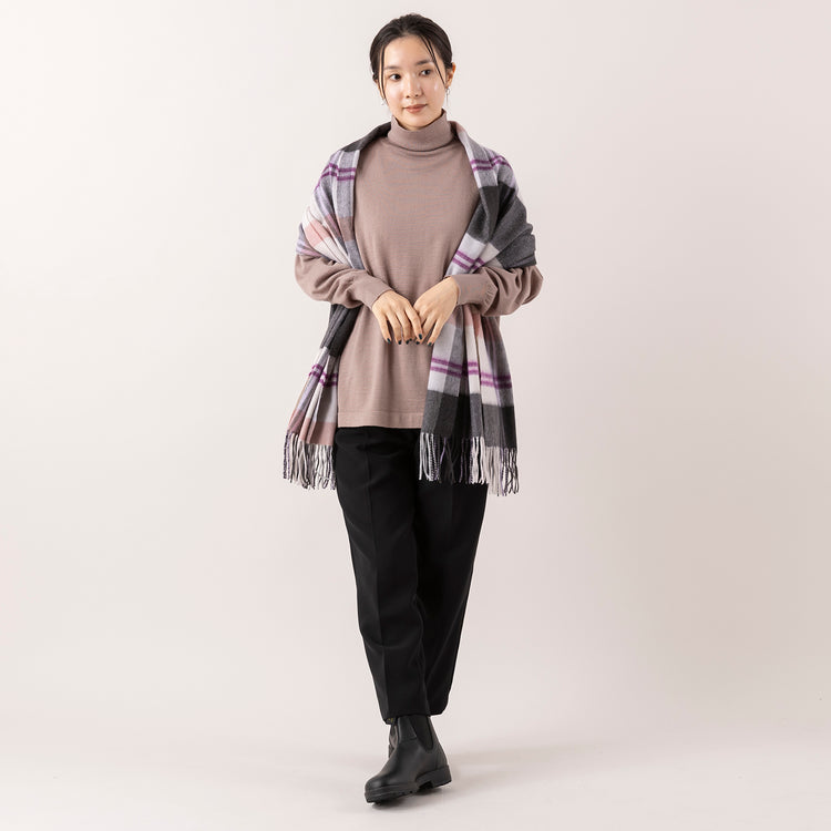 モデル身長163cm,HEAVENLYのAcrylic Wool Knit Turtleneck Pullover|FANTASTICDAYSのEASYSLACKS|BlundstoneのORIGINALAS VEGAN|NEI/NORのスクエアチャームピアス|Finissageのトラディショナルストール,https://market.e-begin.jp/products/dlt_hvr1188s_lala|https://market.e-begin.jp/products/wga_fan0372q_lala|https://market.e-begin.jp/products/sed_bld0572l_lala|https://market.e-begin.jp/products/ris_ner0789s_lala|https://market.e-begin.jp/products/hem_fns1204s_lala