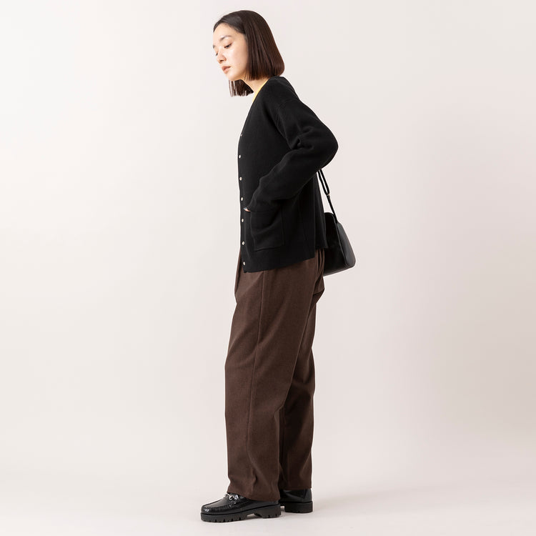 モデル身長163cm,HEAVENLYのWool Mix Smooth Knit Cardigan|gym masterのダブルフェイス クルーネック|ARCH&LINEのSTRETCH CREW PANTS|DiuのLilio,https://market.e-begin.jp/products/dlt_hvr1189s_lala|https://market.e-begin.jp/products/grd_gym1194s_lala|https://market.e-begin.jp/products/ach_ach1163s_lala|https://market.e-begin.jp/products/cil_diu1167s_lala