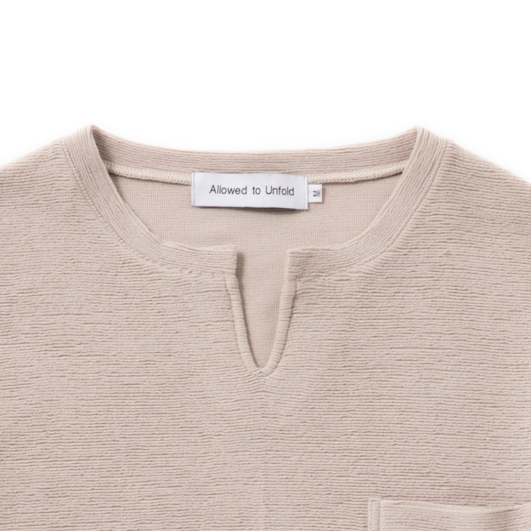 ALLOWED TO UNFOLD | アロウド トゥ アンフォールド ランダムリップルキーネック長袖Tシャツ