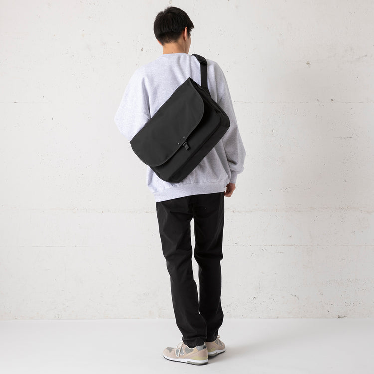 SML | エスエムエル USEFUL MESSENGER BAG
