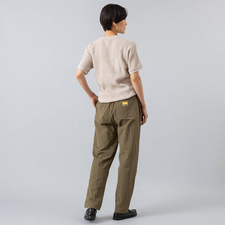 着用サイズ2 (モデル身長163cm),DDPのNYLON STRAIGHT PANTS_Enzo2|Parabootのコロー|in moodのLIGHT -NECKLACE,https://market.e-begin.jp/products/mif_ddp0062p_lala|https://market.e-begin.jp/products/prb_prb0291k_lala|https://market.e-begin.jp/products/inm_inm0560o_lala
