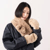 マフラー:MOCHA、ミトン:BEIGE