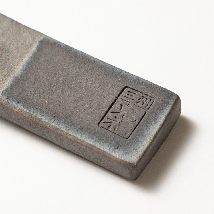 鬼福製鬼瓦所×岩本製菓 | オニフクセイオニカワラショ×イワモトセイカ Begin別注 三州瓦製タマゴボーロ木札