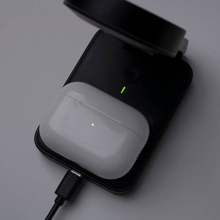 ROOT CO. | ルート PLAY EZ Fold - 3 in 1 Mag Safe Charging Station (ブラック)