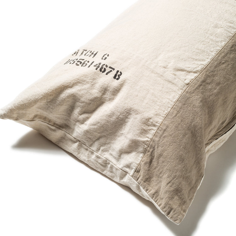 BasShu | バッシュ　Long Feather Cushion