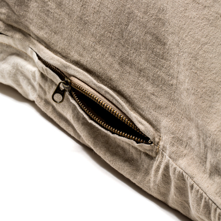 BasShu | バッシュ Long Feather Cushion