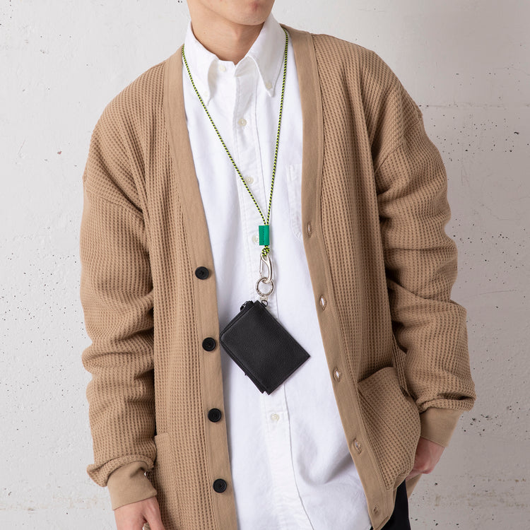 別売りのKUMIHIMOと合わせてネックウォレットにもできます!