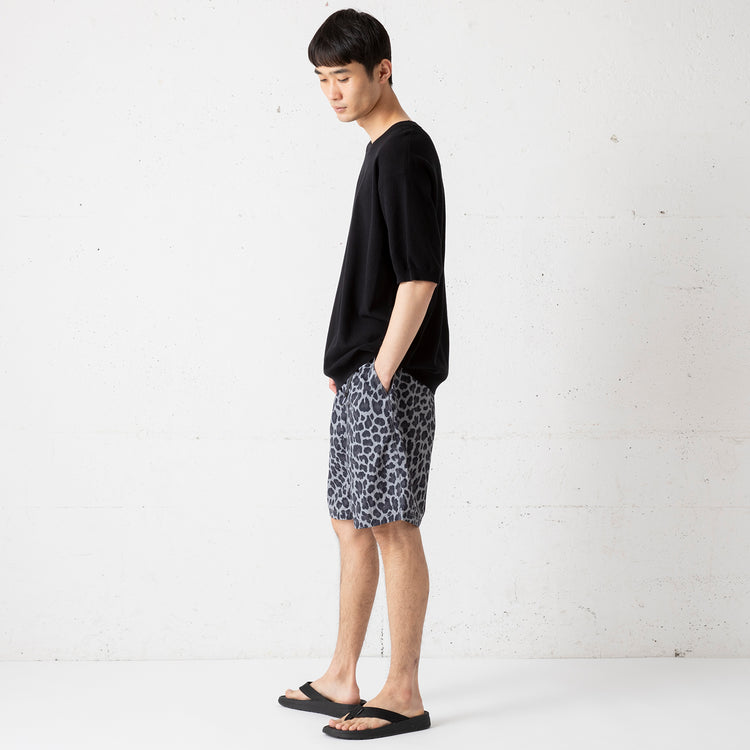 着用サイズ L(身長180cm / 60kg)
