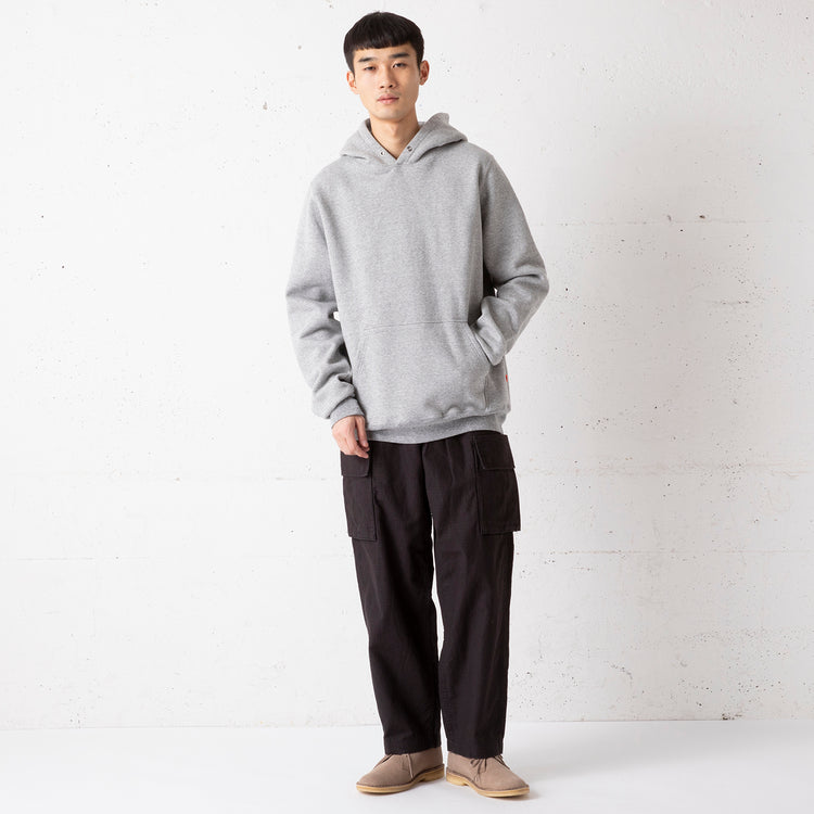 サイズL (身長180cm / 60kg)