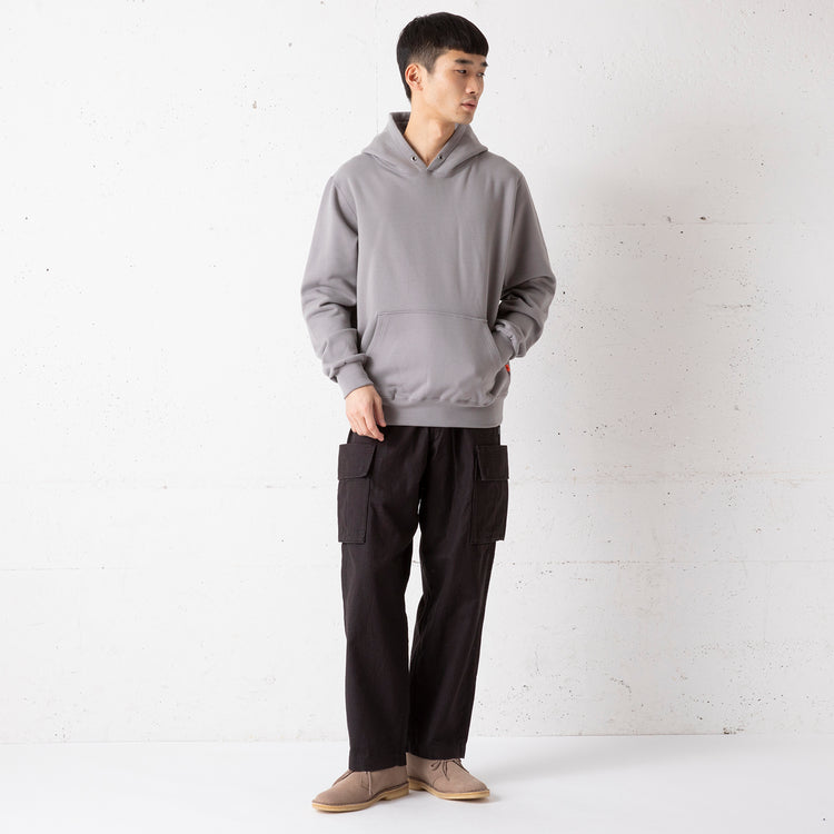 サイズL (身長180cm / 60kg)