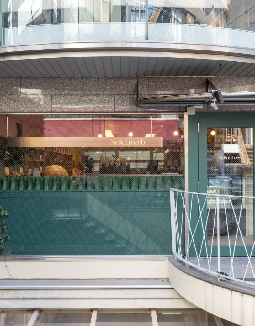 美しい人はみんな知ってる。美のプロたちが絶賛する「NeRoLi herb」が