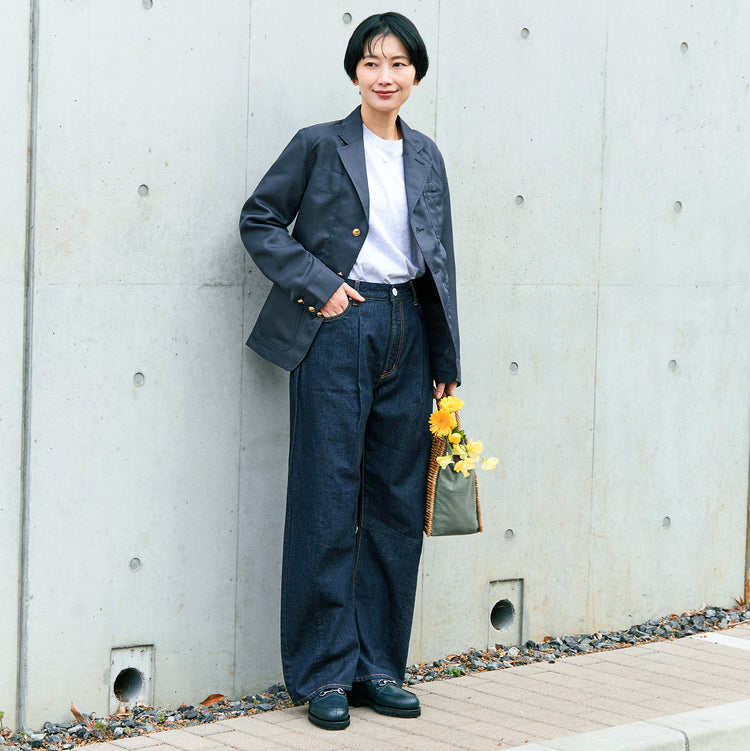 モデル身長 166cm（着用サイズ24）,UNIVERSAL OVERALLのLaLa Begin別注 大人のツヤ生地オフィサージャケット|PROGRESS RUNNING CLUBのLaLa Begin別注 ロゴ ロンT|Jalan SriwijayaのLaLa Begin別注 ネイビービットローファー VIBRAMソール,https://market.e-begin.jp/products/dre_uni1185n_lala|https://market.e-begin.jp/products/gra_pgr1060s_lala|https://market.e-begin.jp/products/gmt_srw1032p_lala