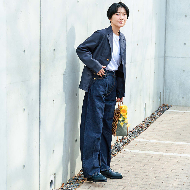 モデル身長 166cm（着用サイズ24）,UNIVERSAL OVERALLのLaLa Begin別注 大人のツヤ生地オフィサージャケット|PROGRESS RUNNING CLUBのLaLa Begin別注 ロゴ ロンT|Jalan SriwijayaのLaLa Begin別注 ネイビービットローファー VIBRAMソール,https://market.e-begin.jp/products/dre_uni1185n_lala|https://market.e-begin.jp/products/gra_pgr1060s_lala|https://market.e-begin.jp/products/gmt_srw1032p_lala