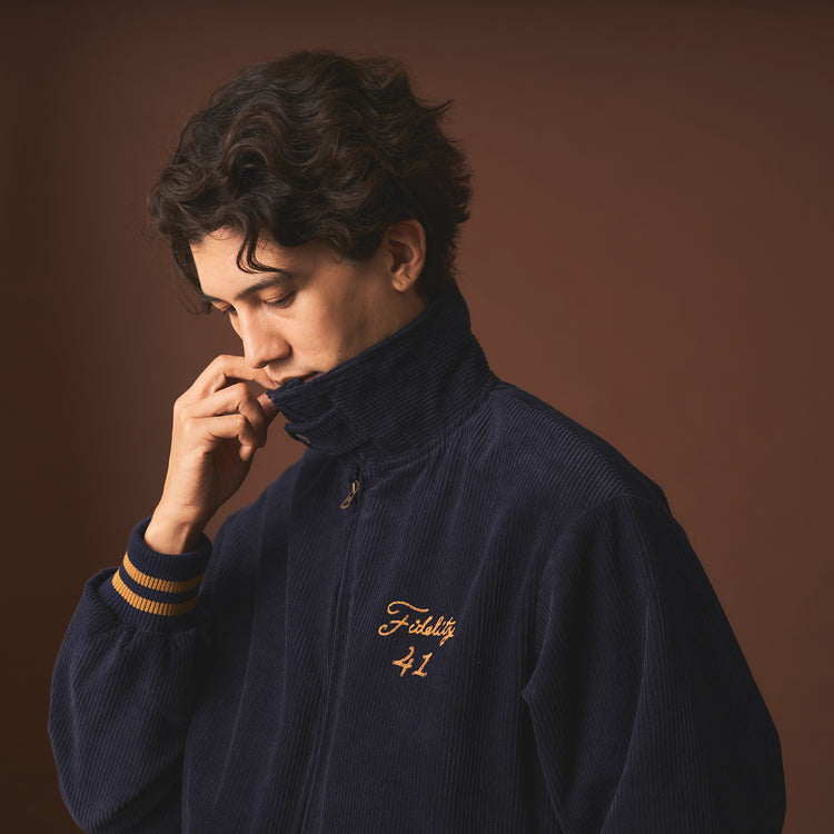 モデル身長185cm (Lサイズ着用)