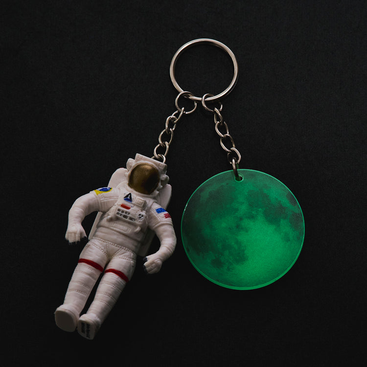 SPACE SOUVENIR | スペーススーベニア　宇宙飛行士と蓄光の月 Key Charm
