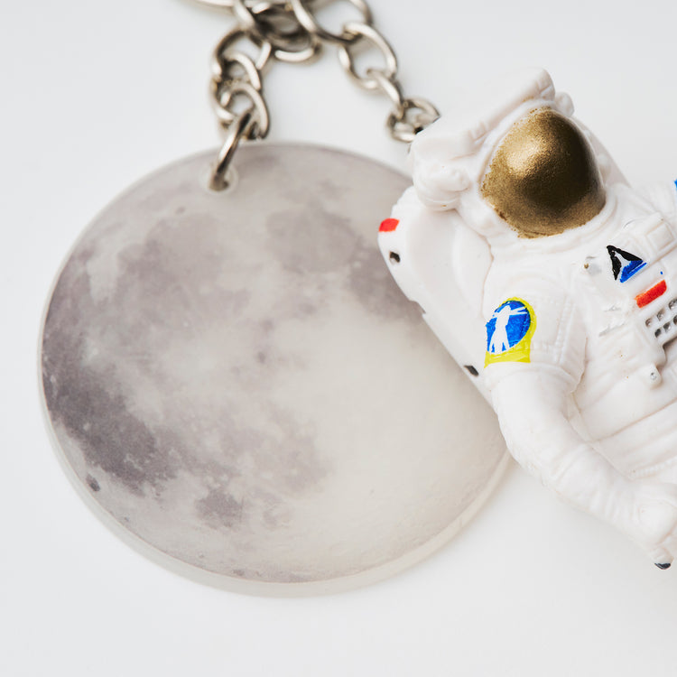 SPACE SOUVENIR | スペーススーベニア　宇宙飛行士と蓄光の月 Key Charm