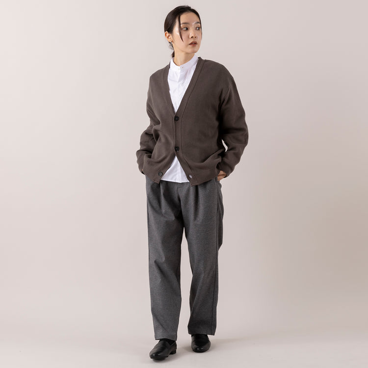 モデル身長163cm,MANONのGATHER SLEEVE BAND COLLAR SHT|ARCH&LINEのSTRETCH CREW PANTS|NEI/NORのスクエアチャームピアス,https://market.e-begin.jp/products/mks_mnn1174s_lala|https://market.e-begin.jp/products/ach_ach1163s_lala|https://market.e-begin.jp/products/ris_ner0789s_lala