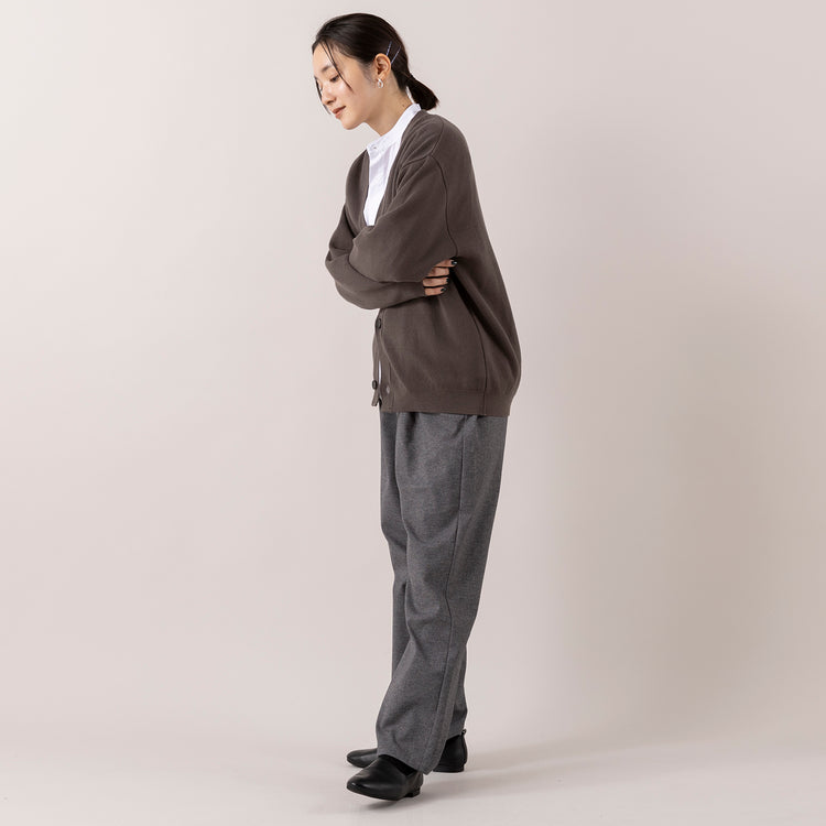 モデル身長163cm,MANONのGATHER SLEEVE BAND COLLAR SHT|ARCH&LINEのSTRETCH CREW PANTS|NEI/NORのスクエアチャームピアス,https://market.e-begin.jp/products/mks_mnn1174s_lala|https://market.e-begin.jp/products/ach_ach1163s_lala|https://market.e-begin.jp/products/ris_ner0789s_lala
