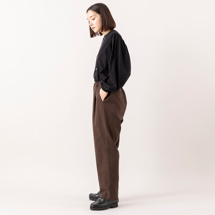 モデル身長163cm,MANONのGATHER SLEEVE LS TEE|rapiécageの1TOPガラスパールネックレス,https://market.e-begin.jp/products/mks_mnn1173s_lala|https://market.e-begin.jp/products/rdx_rpc0795s_lala