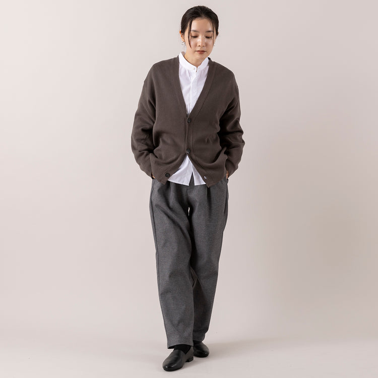 モデル身長163cm,ARCH&LINEのオーガニックコットン オンオフ兼用カーデ|MANONのGATHER SLEEVE BAND COLLAR SHT|NEI/NORのスクエアチャームピアス,https://market.e-begin.jp/products/ach_ach1162s_lala|https://market.e-begin.jp/products/mks_mnn1174s_lala|https://market.e-begin.jp/products/ris_ner0789s_lala