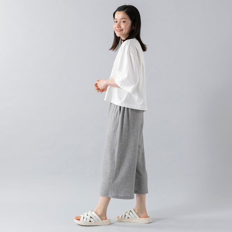 モデル身長160cm,MANONのHALF SLEEVE TEE|MALIBU SANDALSのZUMA LX RECYCLED,https://market.e-begin.jp/products/mks_mnn0427s_lala|https://market.e-begin.jp/products/sed_mls0443s_lala
