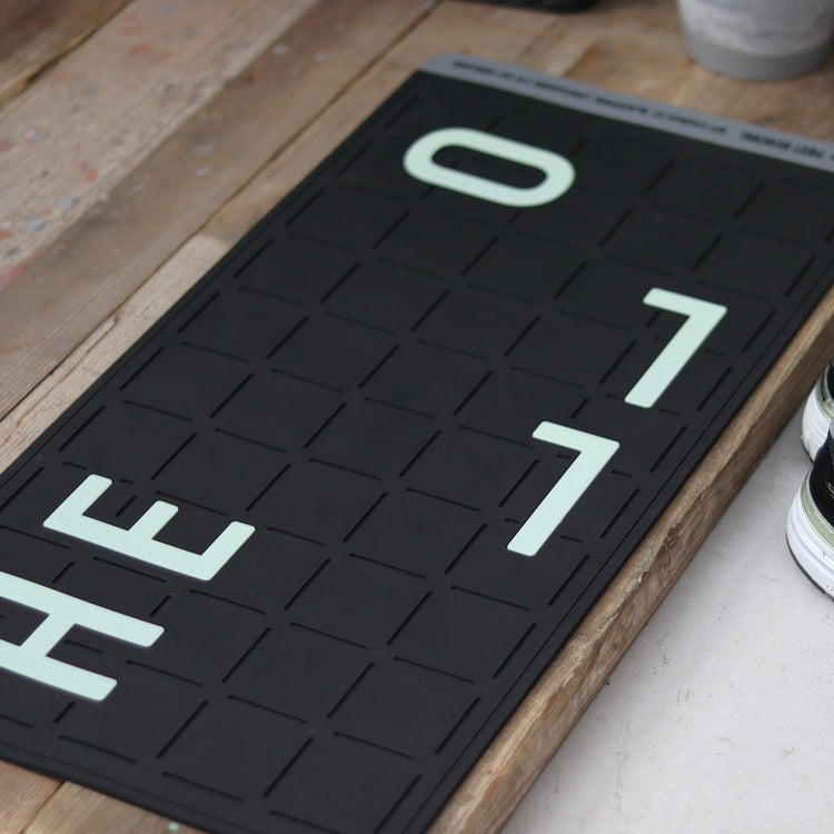 POST GENERAL | ポストジェネラル　RUBBER LUMINOUS DOOR MAT HELLO