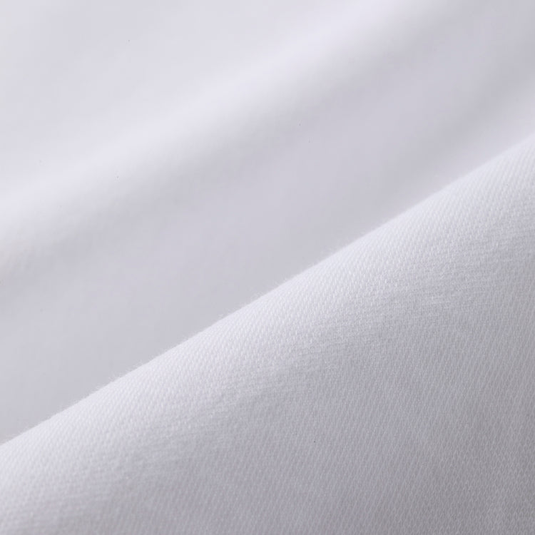 Albiniにより厳選された超長綿は、その繊維の長さを活かしたしっとりとした生地感、自然な光沢があり、キメの細かい肌触りが特徴です。