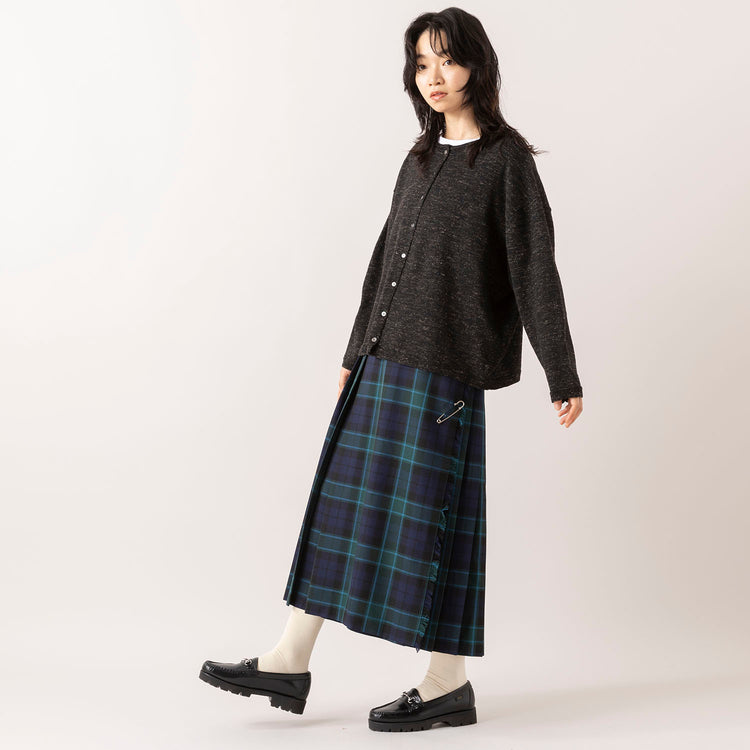 モデル身長165cm,HEAVENLYのCotton Linen Wool Mix Knit 2way Cardigan|Glen Fyneのチェックプリーツラップスカート|meri ja kuuのリブ先丸シルクコットンソックス,https://market.e-begin.jp/products/dlt_hvr0997s_lala|https://market.e-begin.jp/products/imx_glf0082r_lala|https://market.e-begin.jp/products/hpn_mjk1012s_lala