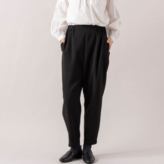 uncinq | アンサンク　Crepe Fabric Narrow Pants