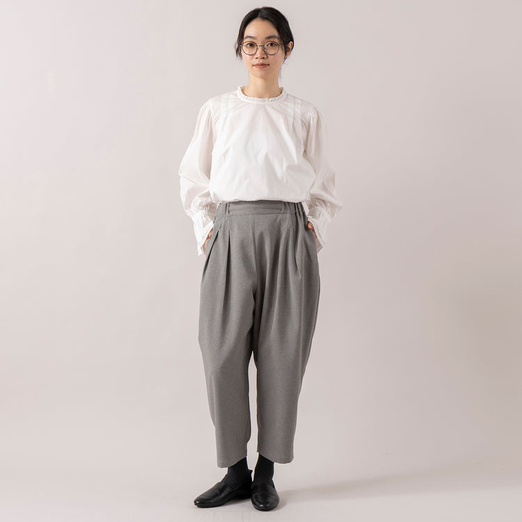 モデル身長165cm,uncinqのMelange Ox Tuck Cropped Pants|facciamoのMeringa（メリンガ）,https://market.e-begin.jp/products/dlt_unc1535s_lala|https://market.e-begin.jp/products/are_fac0636k_lala