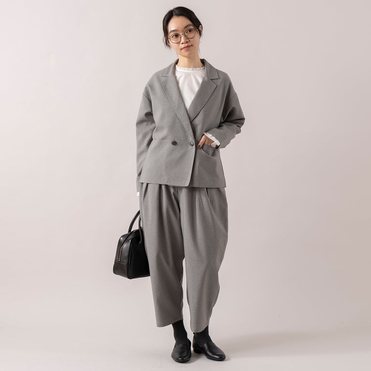 モデル身長165cm,uncinqのMelange Ox Tailored Jacket|uncinqのMelange Ox Tuck Cropped Pants|TIDEWAYのワントーンモスボストンM|facciamoのMeringa（メリンガ）,https://market.e-begin.jp/products/dlt_unc1003l_lala|https://market.e-begin.jp/products/dlt_unc1535s_lala|https://market.e-begin.jp/products/snk_tid0874p_lala|https://market.e-begin.jp/products/are_fac0636k_lala