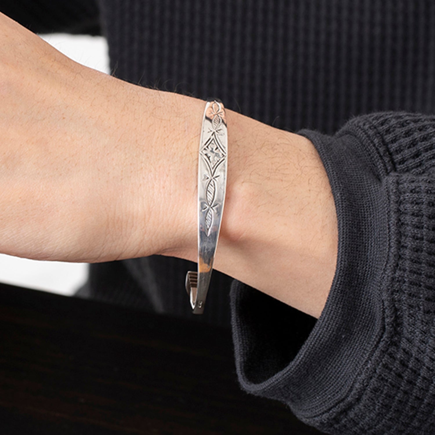 アダワット トゥアレグItri Akshod バングル アダワット トゥアレグItri Akshod バングル ADAWAT'N TUAREG - ITRI