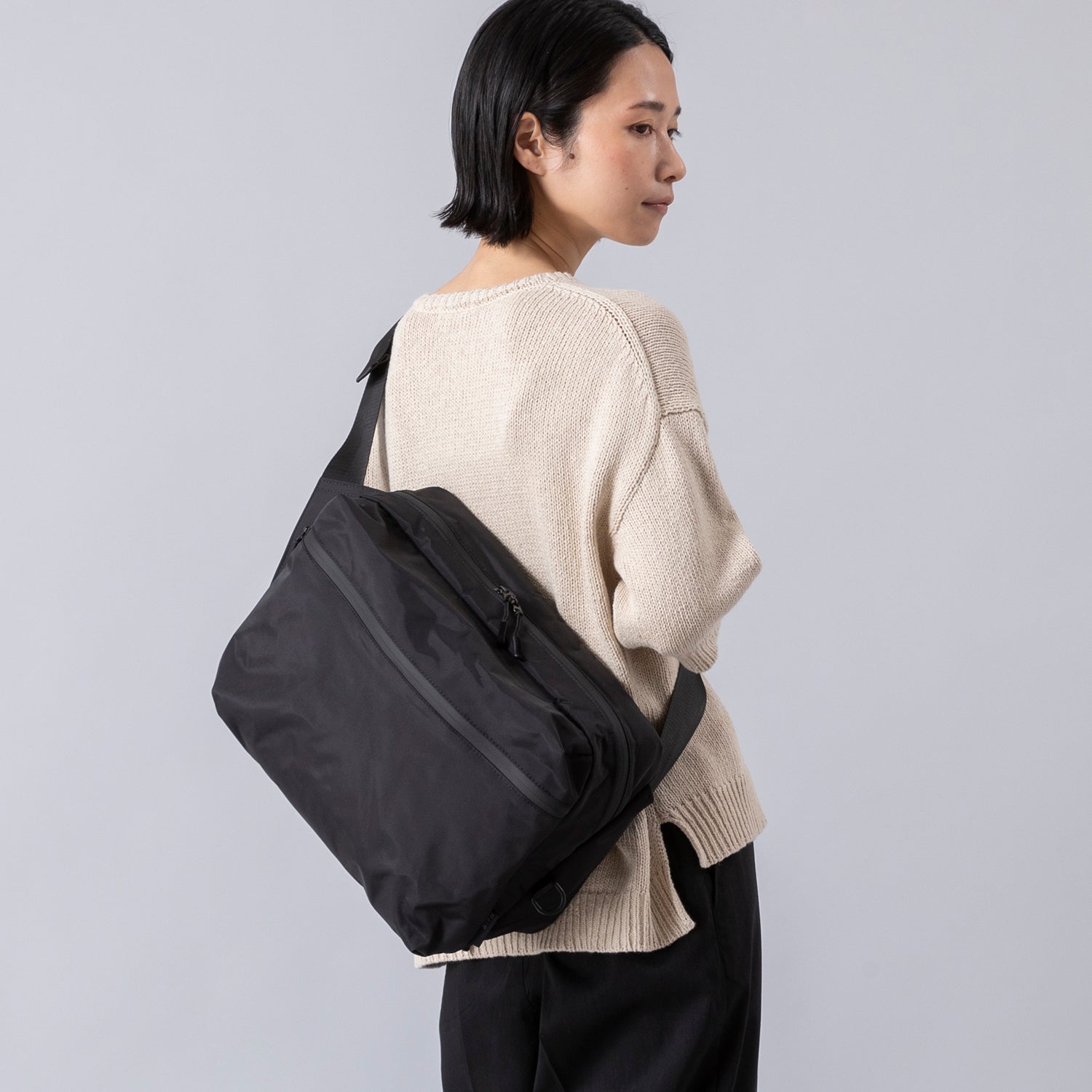 NoiR | ノアール Luminous shoulder