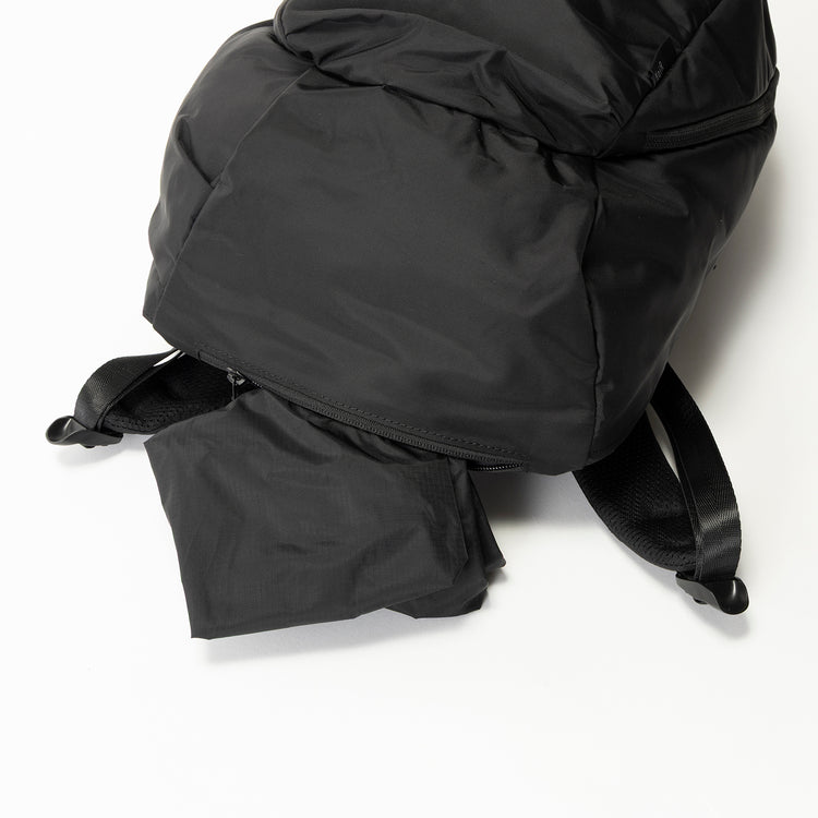 レインカバー は、本体底部に内蔵されています。（取り外し可能）