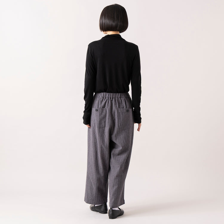 ショート丈着用 (モデル身長165cm),RNA-Nのウールブレンドタートル|TUTIE.の丈の選べるコットンヘリンボンパンツ|facciamoのMeringa（メリンガ）,https://market.e-begin.jp/products/tky_rnn1268s_lala|https://market.e-begin.jp/products/equ_tte1271s_lala|https://market.e-begin.jp/products/are_fac0636k_lala