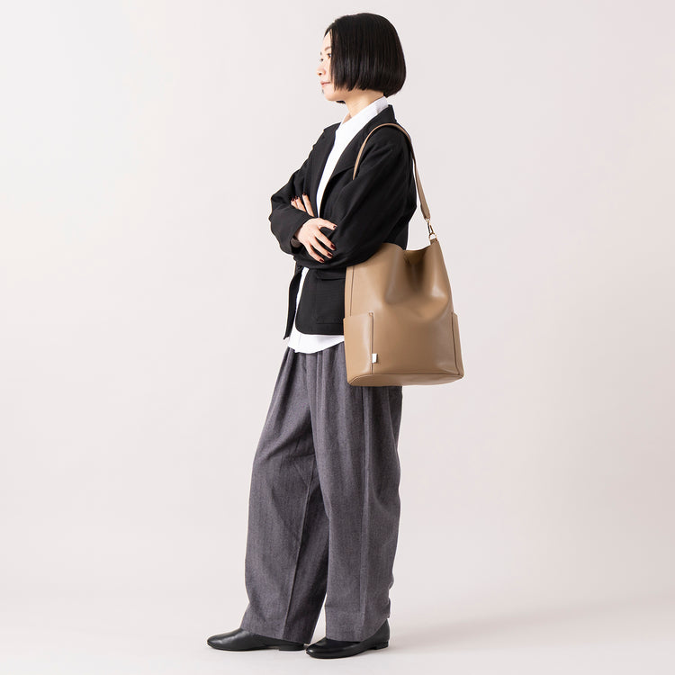 ロング丈着用 (モデル身長165cm),UNIVERSAL OVERALLのオンオフ使えるハンサムジャケット|ciaoのオックスフォードB.D.シャツ|TUTIE.の丈の選べるコットンヘリンボンパンツ|ROOTOTEのLT.TALL.ワンショルーA|facciamoのMeringa（メリンガ）,https://market.e-begin.jp/products/dre_uni0210s_lala|https://market.e-begin.jp/products/hag_cia0077s_lala|https://market.e-begin.jp/products/equ_tte1271s_lala|https://market.e-begin.jp/products/sup_roo1254s_lala|https://market.e-begin.jp/products/are_fac0636k_lala