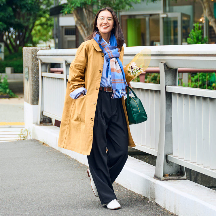 モデル身長167cm,YARMO THE UNIFORMのダスターコート|ciaoのオックスフォードB.D.シャツ|UNIVERSAL OVERALLの2TUCK WIDE STRAIGHT PANTS|TIDEWAYのワントーンモスボストンM|facciamoのLacci(ラッチ)|L'arcobalenoのMIXバックルベルト|BOYNA ORIGINALのウールとカシミヤのブルー×ブルーマフラー,https://market.e-begin.jp/products/gra_ytu1215s_lala|https://market.e-begin.jp/products/hag_cia0077s_lala|https://market.e-begin.jp/products/dre_uni1061s_lala|https://market.e-begin.jp/products/snk_tid0874p_lala|https://market.e-begin.jp/products/are_fac0637k_lala|https://market.e-begin.jp/products/emm_lar08