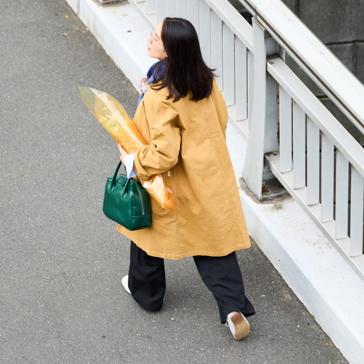 モデル身長167cm,YARMO THE UNIFORMのダスターコート|ciaoのオックスフォードB.D.シャツ|UNIVERSAL OVERALLの2TUCK WIDE STRAIGHT PANTS|TIDEWAYのワントーンモスボストンM|facciamoのLacci(ラッチ)|L'arcobalenoのMIXバックルベルト|BOYNA ORIGINALのウールとカシミヤのブルー×ブルーマフラー,https://market.e-begin.jp/products/gra_ytu1215s_lala|https://market.e-begin.jp/products/hag_cia0077s_lala|https://market.e-begin.jp/products/dre_uni1061s_lala|https://market.e-begin.jp/products/snk_tid0874p_lala|https://market.e-begin.jp/products/are_fac0637k_lala|https://market.e-begin.jp/products/emm_lar08