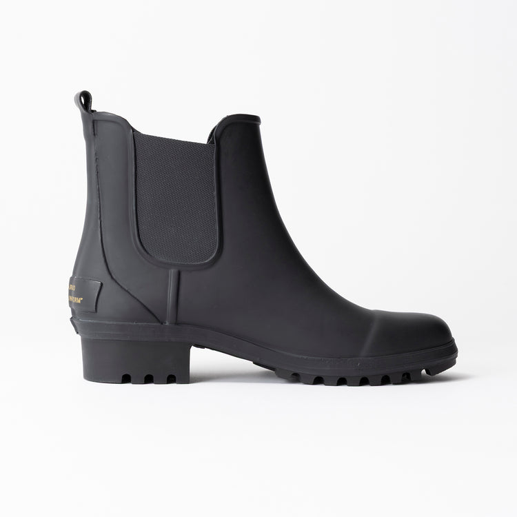 すべて天然ゴムでできています。一体型なので、水が染み込み心配はありません