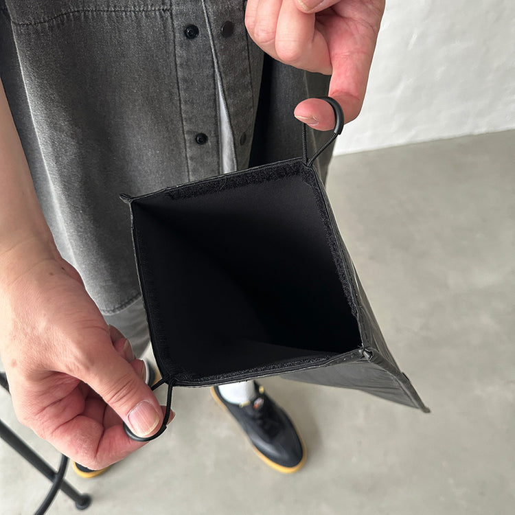 03.BLACKは裏地もプルもブラックで統一