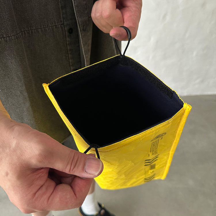 01.YELLOWの裏地はブラックカラー