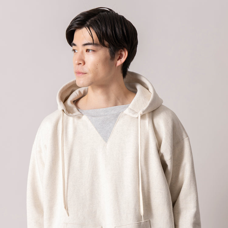 モデル身長180cm (Lサイズ着用)