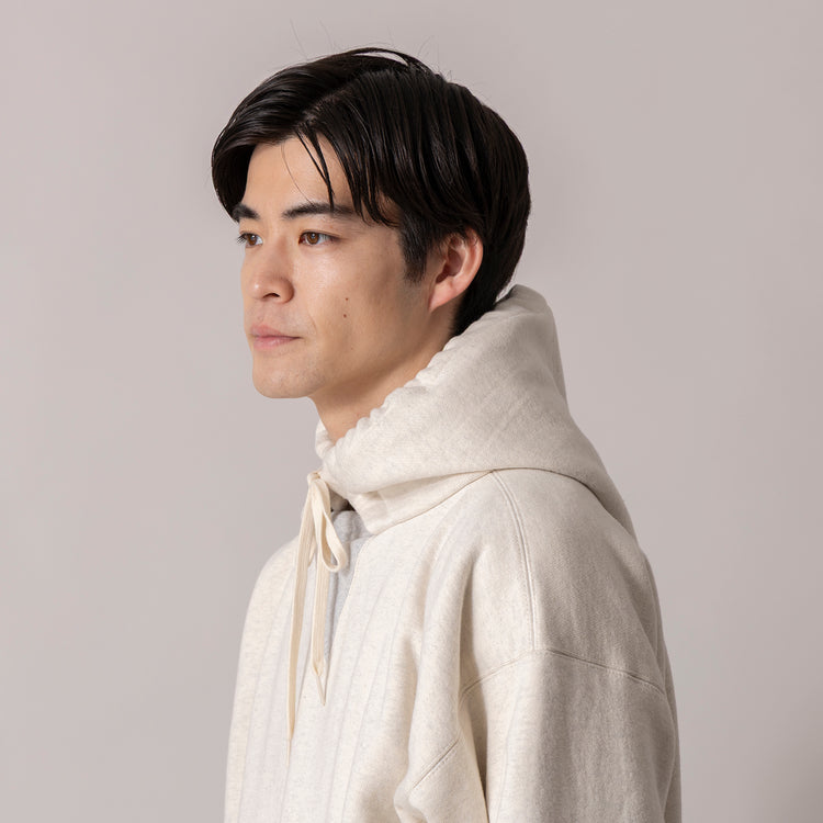 モデル身長180cm (Lサイズ着用)