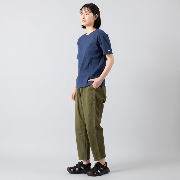 モデル身長168cm,BIWACOTTONのプレーンTシャツ|UNIVERSAL OVERALLのUO32 SANDAL,https://market.e-begin.jp/products/kai_biw0658q_lala|https://market.e-begin.jp/products/lon_uni0715q_lala