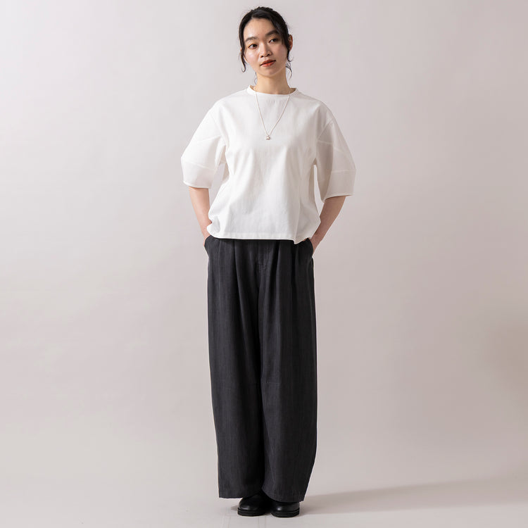 モデル身長165cm,ESPEYRACのテンセルデニムカーブパンツ|GLENFIELDのシャークソールビジネスサンダル|rapiécageのシェルカボションスクエアネックレス,https://market.e-begin.jp/products/inf_epe0083u_lala|https://market.e-begin.jp/products/jal_gfd0392q_lala|https://market.e-begin.jp/products/rdx_rpc0107u_lala