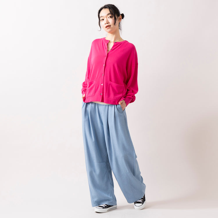 モデル身長165cm,HEAVENLYのHigh Twist Cotton Knit Cardigan|rapiécageのメタルトップケシビーズネックレス,https://market.e-begin.jp/products/dlt_hvr0161u_lala|https://market.e-begin.jp/products/rdx_rpc0108u_lala