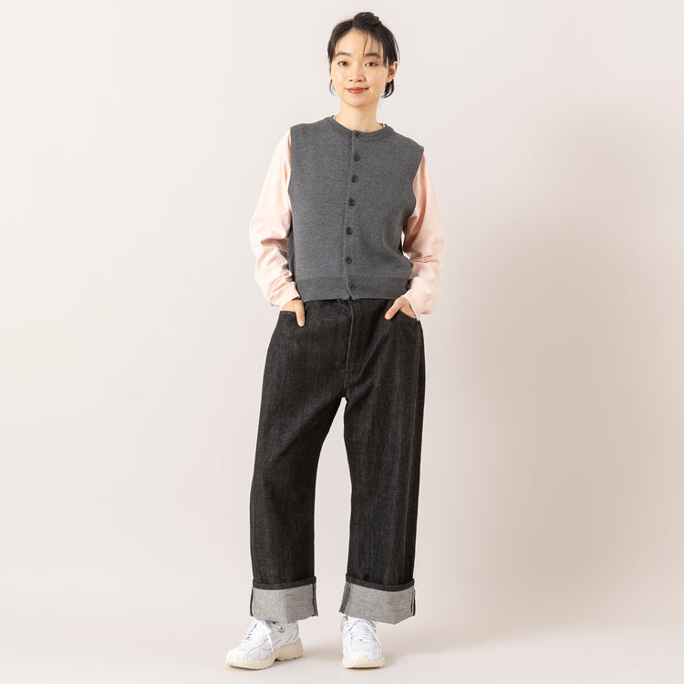 モデル身長165cm,LE MELANGEの14G綿混ニットベスト|ARMY TWILL SANFORIZEDのBackJersey LS Tee Powder|80/40 BY SKEVEの40inch SELVEDGE DENIM（BLACK）,https://market.e-begin.jp/products/inf_lem1052s_lala|https://market.e-begin.jp/products/mul_amt1062s_lala|https://market.e-begin.jp/products/sta_ske0982s_lala