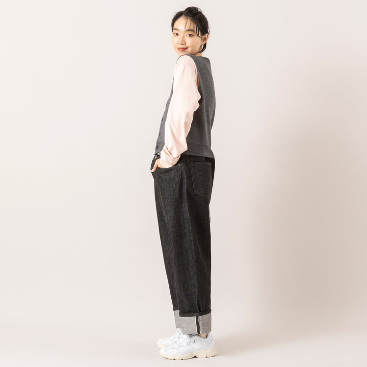 モデル身長165cm,LE MELANGEの14G綿混ニットベスト|ARMY TWILL SANFORIZEDのBackJersey LS Tee Powder|80/40 BY SKEVEの40inch SELVEDGE DENIM（BLACK）,https://market.e-begin.jp/products/inf_lem1052s_lala|https://market.e-begin.jp/products/mul_amt1062s_lala|https://market.e-begin.jp/products/sta_ske0982s_lala